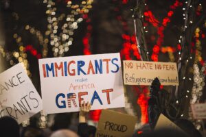 La nota habla sobre las ayudas a inmigrantes recientemente acordadas por el DHS y ACLU. La imagen es ilustrativa.