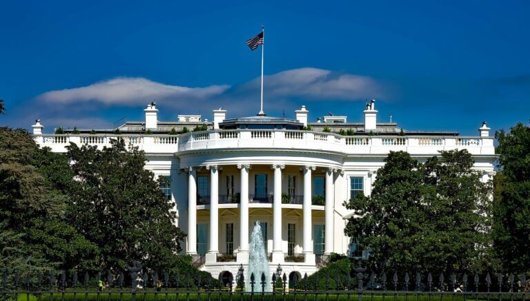 En esta nota informamos sobre la reunión que mantendrá el presidente Biden con 6 beneficiarios del programa DACA. La imagen es una foto de la Casa Blanca.