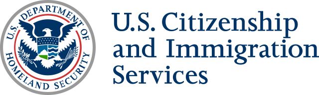 Nota sobre la designación de Ur Mendoza Jaddou como directora de USCIS. La imagen es del logo de la agencia de inmigración.