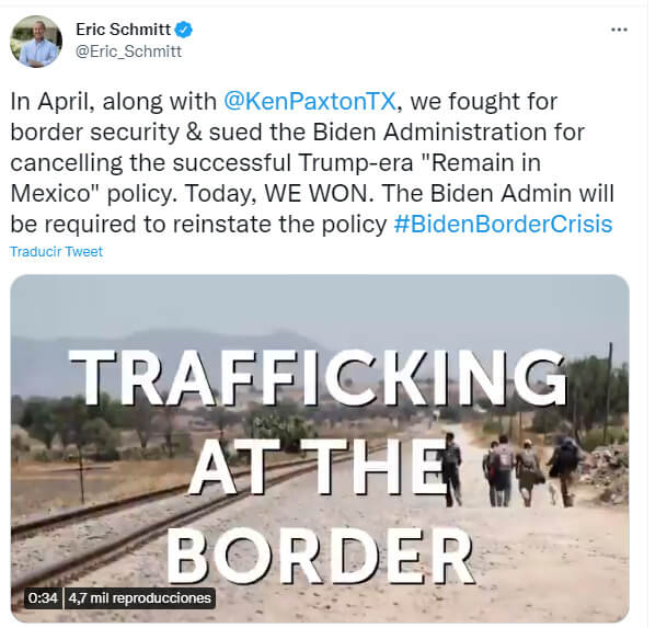 Nota sobre la reactivación del programa Remain in México. La imagen corresponde a un Tweet del fiscal general de Missouri, Eric Schmitt. 
