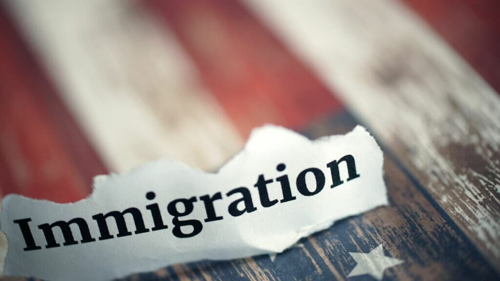Nota sobre cómo revisar mi caso de inmigración en Estados Unidos. La imagen es ilustrativa.
