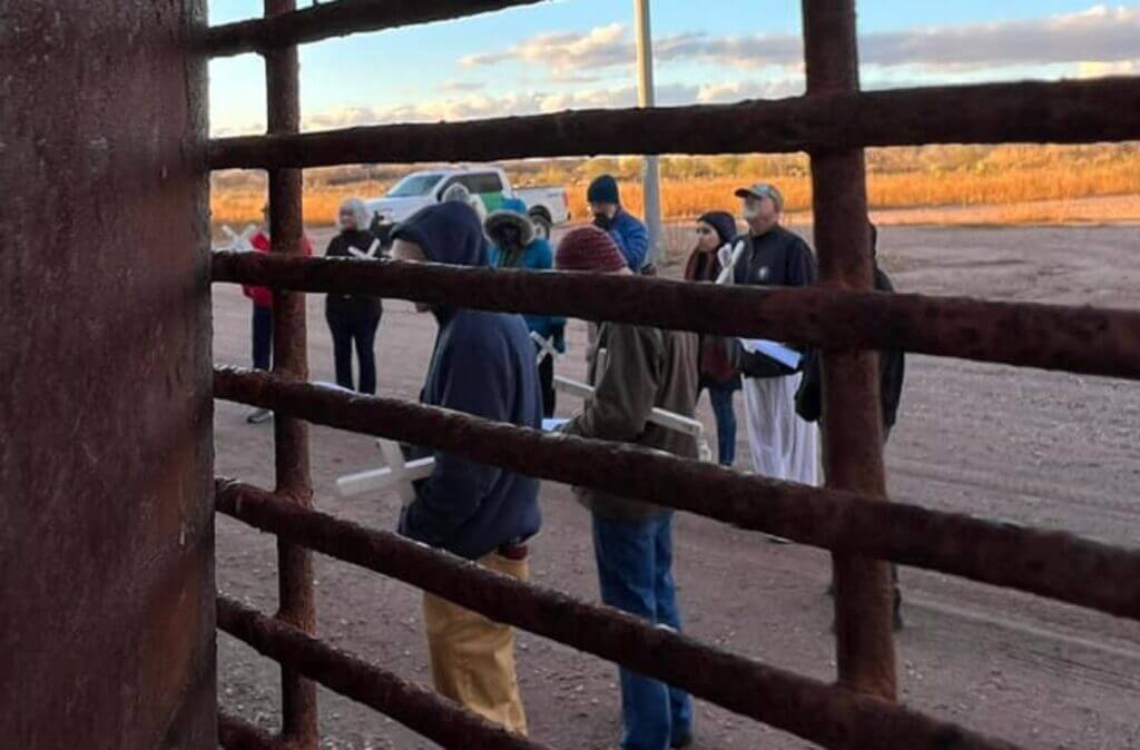 Familias migrantes en el Centro de Recursos de Agua Prieta visa u Donald Trump