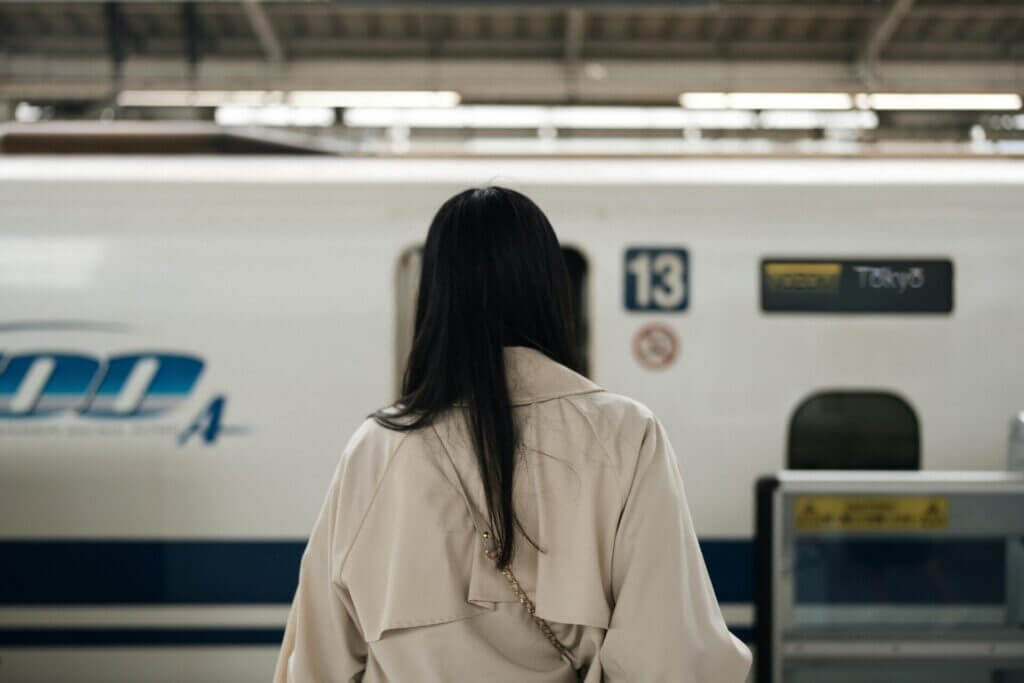 Cónyuge ayudar Visa U Vawa residentes ausentes