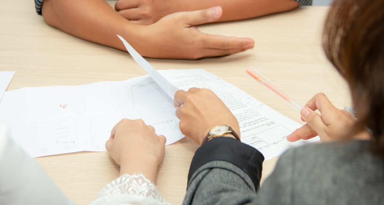 Los arrestos en entrevistas de green card volvieron al centro del debate migratorio.