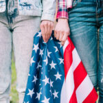 La ciudadanía americana representa el paso final del proceso migratorio para muchos residentes permanentes.