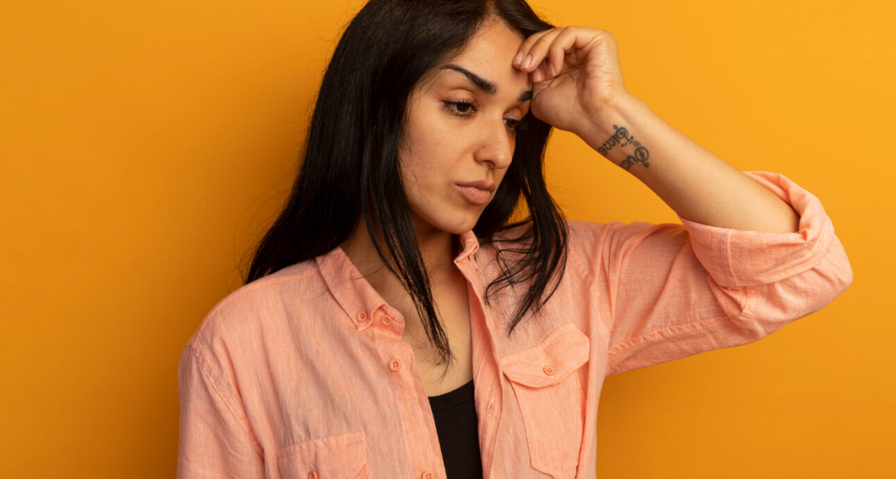 El ajuste de estatus con VAWA permite a ciertas víctimas de abuso solicitar la residencia permanente dentro de Estados Unidos.