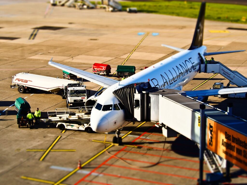 Detenciones de ICE en aeropuertos, algo cada vez más frecuente en Estados Unidos.