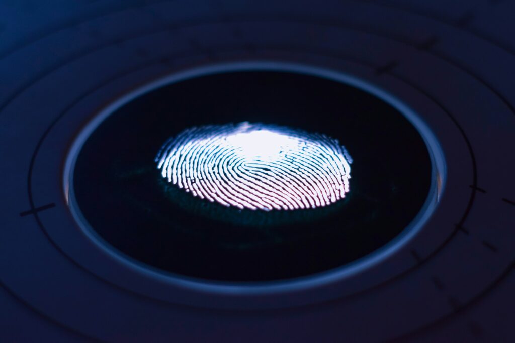 El trámite de la cita biométrica de USCIS permite verificar la identidad y realizar controles de antecedentes