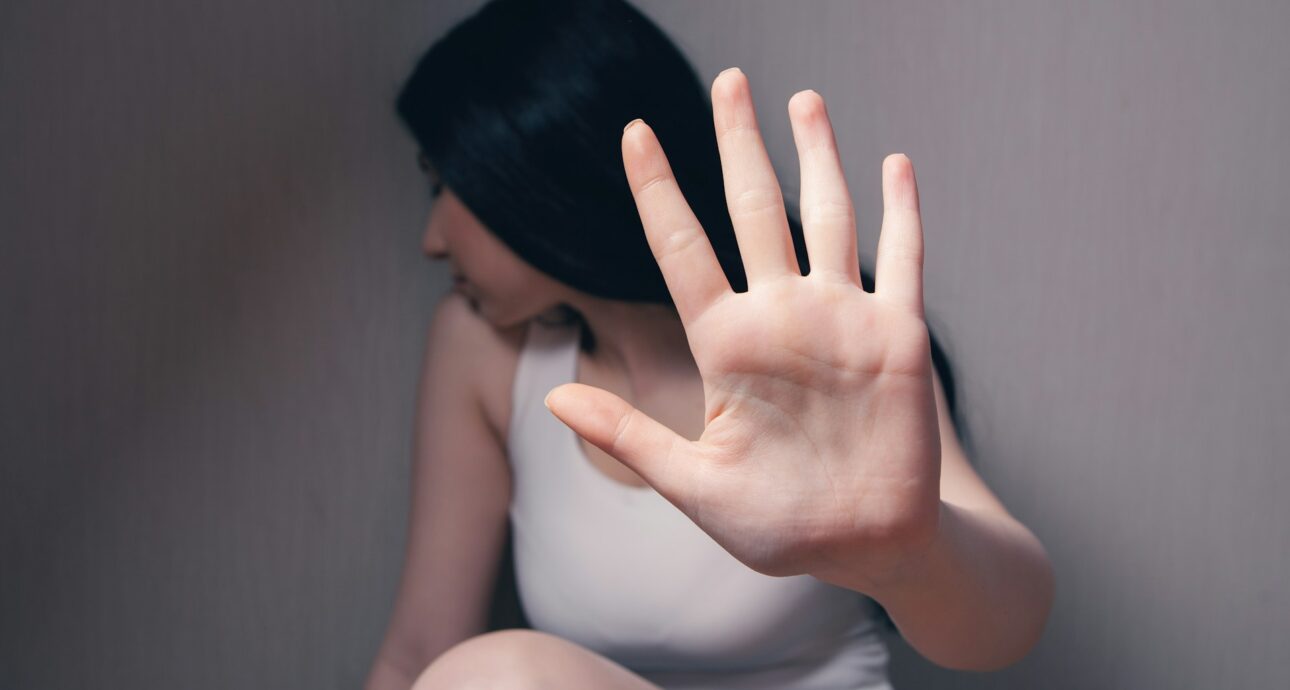 Negación de casos VAWA: qué está revisando Inmigración antes de aprobar la residencia