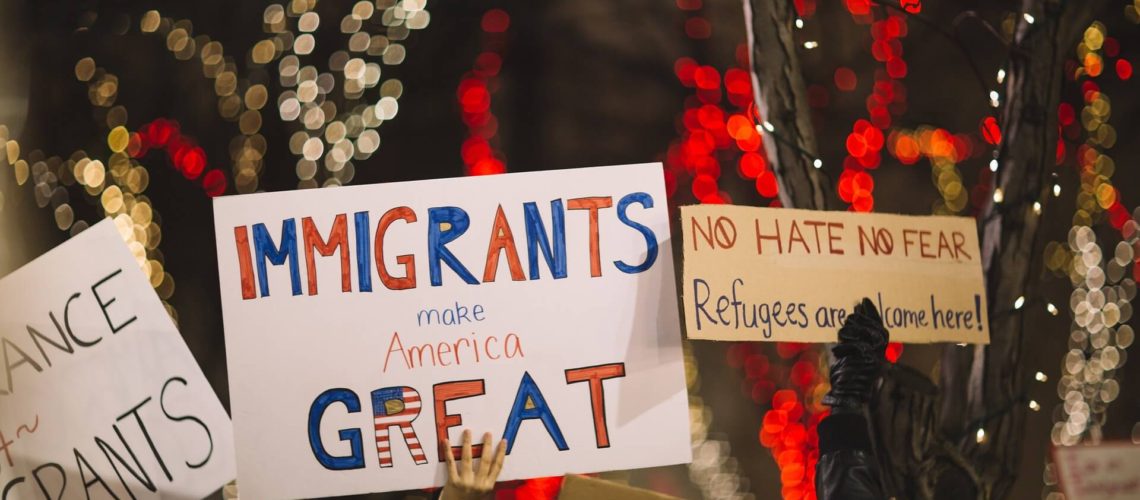 La nota habla sobre las ayudas a inmigrantes recientemente acordadas por el DHS y ACLU. La imagen es ilustrativa.