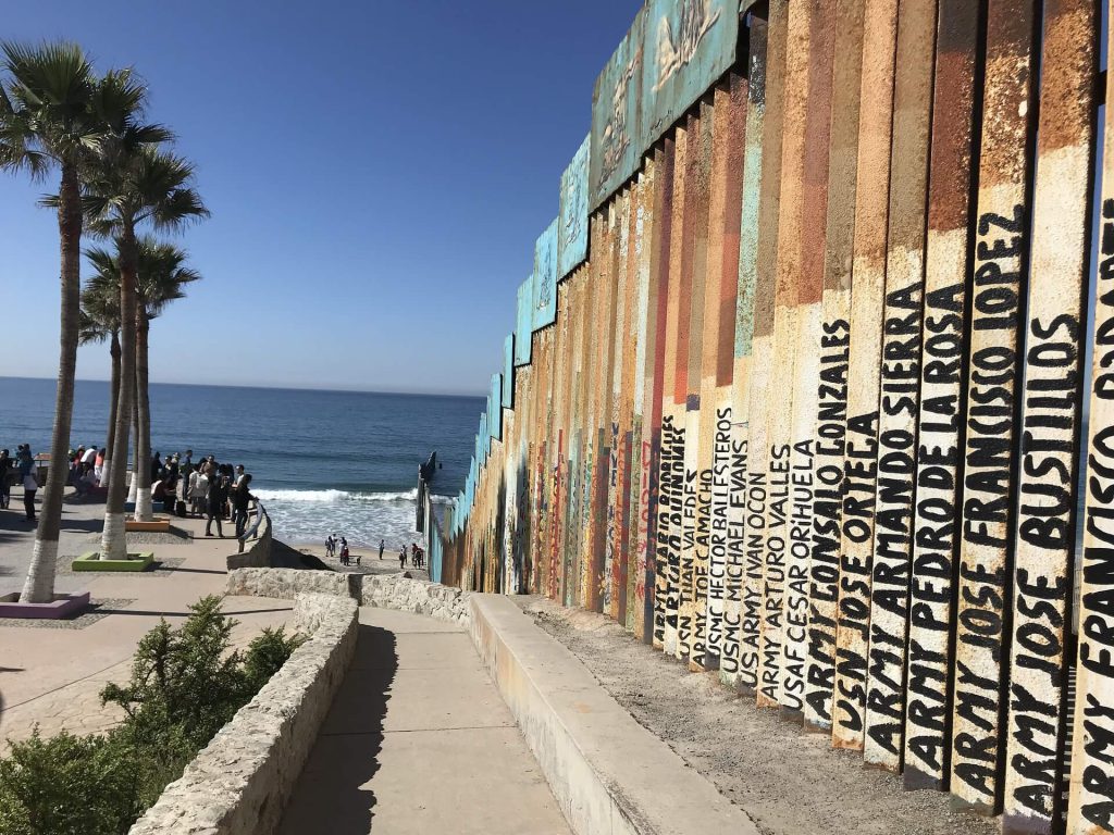Este artículo habla sobre la reforma migratoria. La imagen es acorde.
