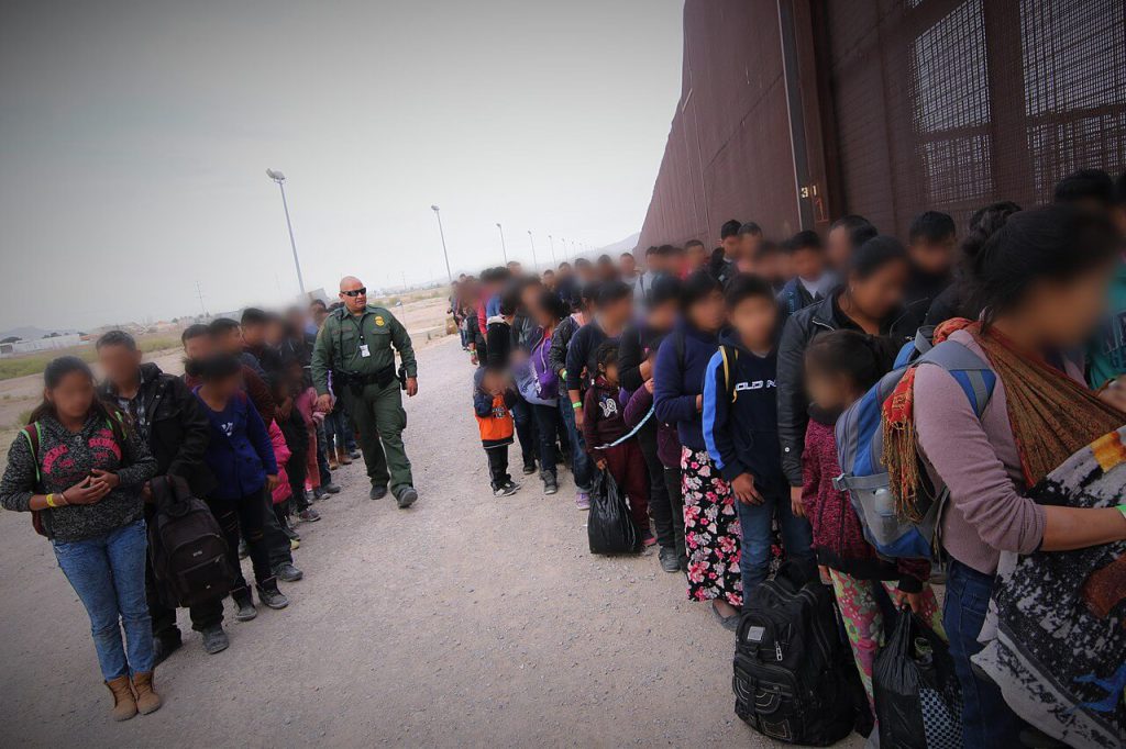 Este artículo habla sobre la deportación rápida. La imagen es ilustrativa.