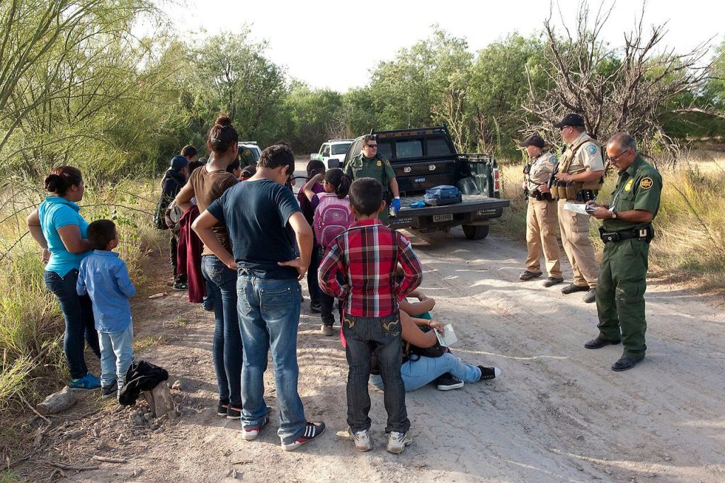 Este artículo habla sobre la deportación rápida. La imagen es ilustrativa.