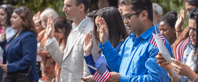 En esta nota informamos sobre la nueva estrategia del gobierno de Biden para fomentar la naturalización en Estados Unidos. El mismo objetivo persigue la Reforma Migratoria 2021. La imagen es ilustrativa.