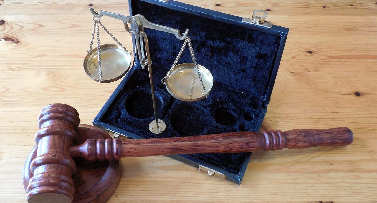 hammer, horizontal, court-802298.jpg
