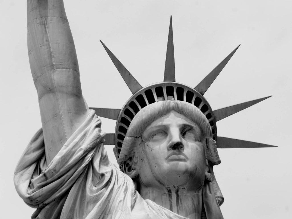 Este artículo responde la pregunta: ¿Cómo puedo saber cuándo me llega mi Green Card?. La imagen es ilustrativa.
