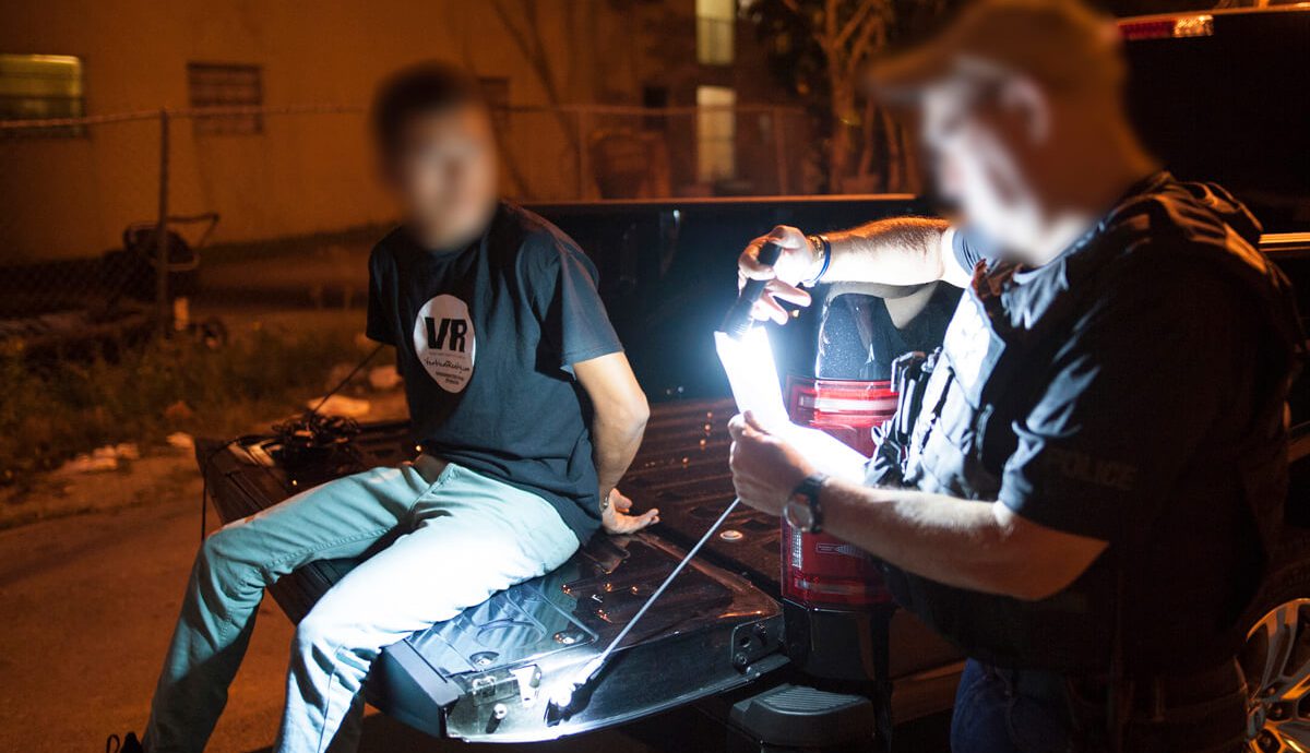Noticias sobre las redadas de inmigración en Estados Unidos. La foto es acorde.