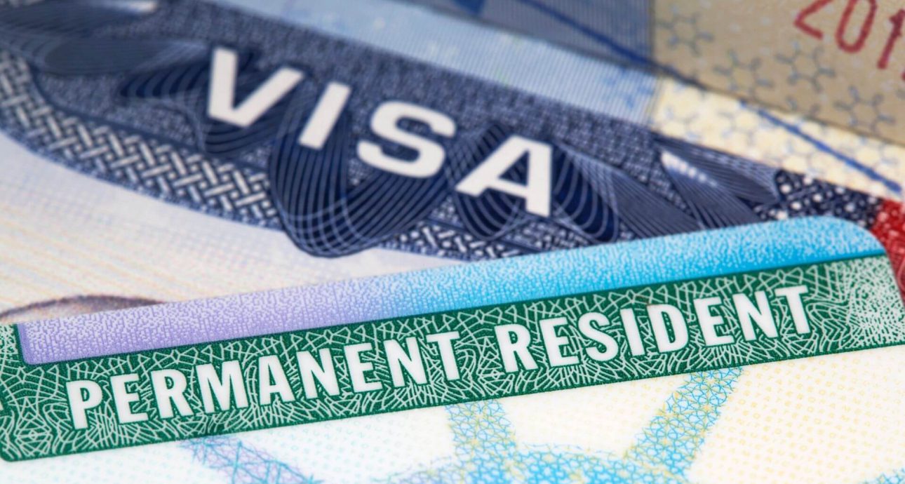 Nota sobre cómo revisar mi caso de inmigración en Estados Unidos. La imagen es ilustrativa.