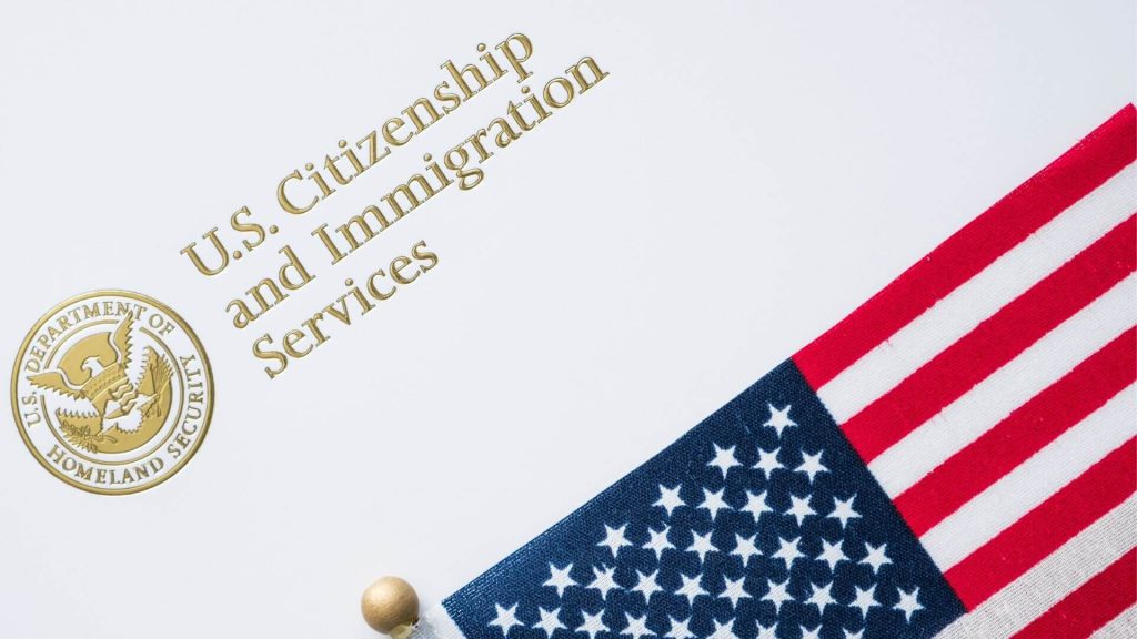 Nota sobre cómo revisar mi caso de inmigración en Estados Unidos. La imagen es ilustrativa.