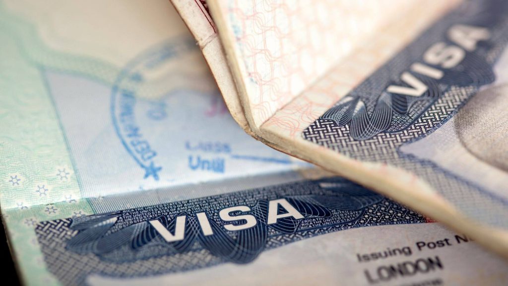 Nota sobre la entrevista de la visa de inmigrante. La imagen es ilustrativa.