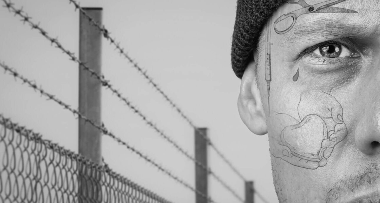 Cuidado con los tatuajes cuando solicites tu residencia