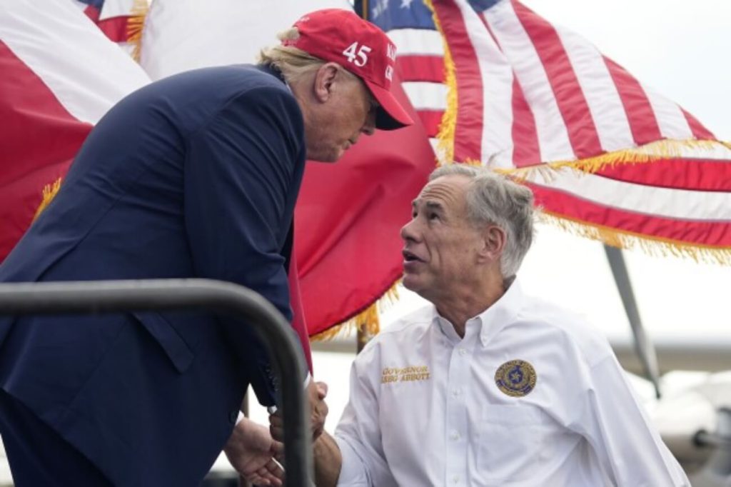 Donald Trump y Greg Abbott en Texas hablaron de inmigracion
