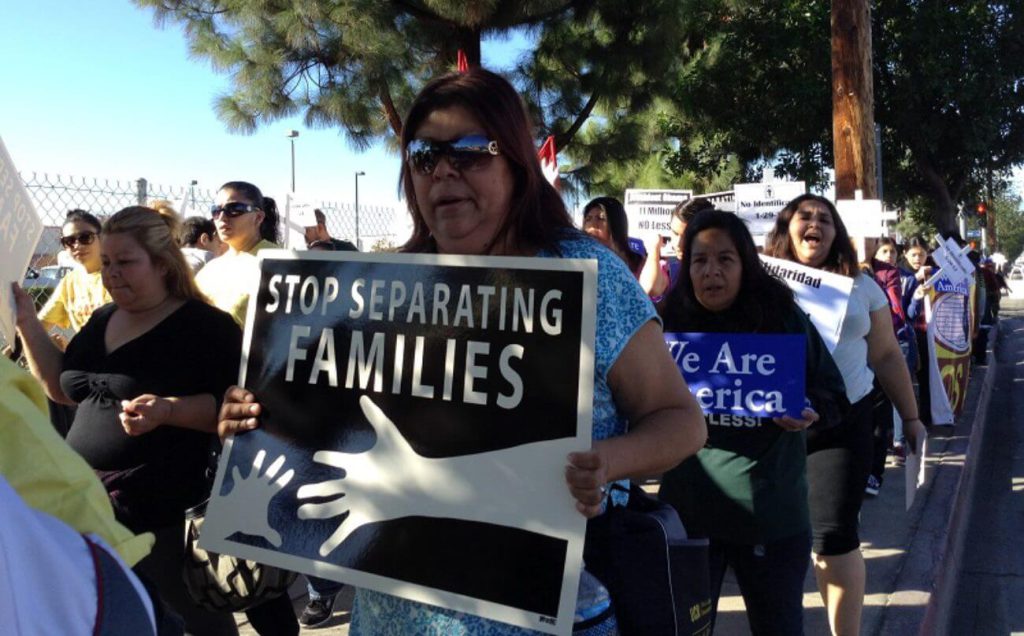 inmigracion biden hispanos frontera cónyuges indocumentados