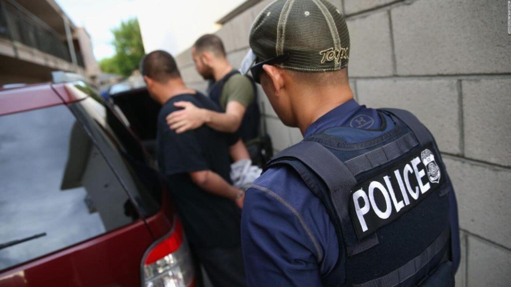 redadas deportaciones detenciones deportación leyes de inmigración ICE uscis deportar visa papeles entré con visa y me quedé deportado